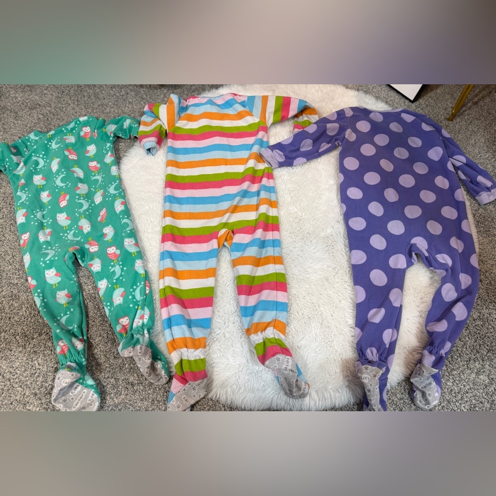 Bundle of 3 Carter’s Footed Pajamas - Size 2T - Picture 4 of 5